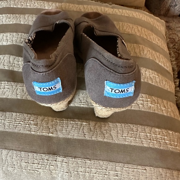TOMS Size 9.5 - Picture 2 of 10